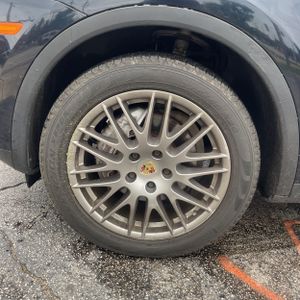 2016 Porsche CAYENNE BASE thumbnail 17