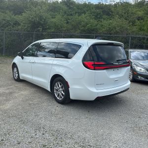 CHRYSLER PACIFICA TOURING L - 5