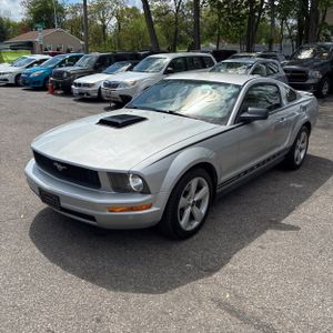 FORD MUSTANG V6 DELUXE - 1