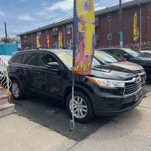 2014 Toyota HIGHLANDER LE photo 9