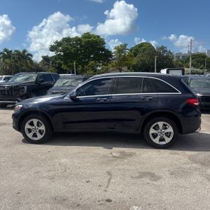 صورة 3 لـ 2017 Mercedes-BENZ GLC
