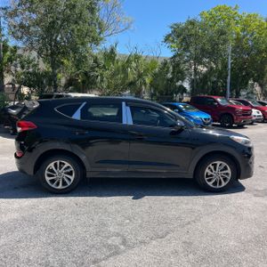 HYUNDAI TUCSON SE - 10
