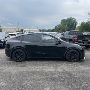 TESLA MODEL Y LONG RANGE - 10
