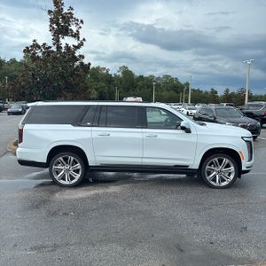 صورة 10 لـ 2026 Cadillac ESCALADE ESV SPORT