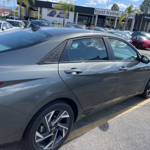 HYUNDAI ELANTRA HYBRID SEL SPORT - 9