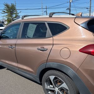 HYUNDAI TUCSON LIMITED - 6
