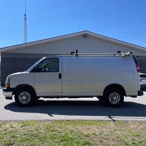 CHEVROLET EXPRESS 2500 - 3