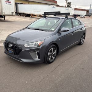 HYUNDAI IONIQ HYBRID SEL - 1