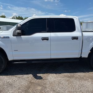 2017 FORD F-150 XLT photo 4