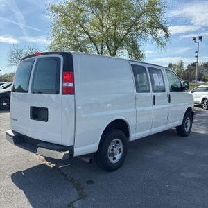 CHEVROLET EXPRESS 2500 - 8