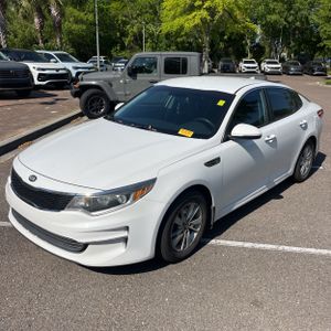KIA OPTIMA LX - 1
