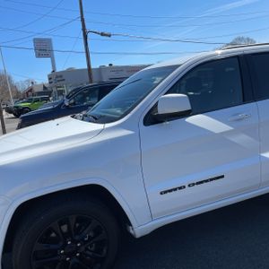JEEP GRAND CHEROKEE LAREDO X - 2