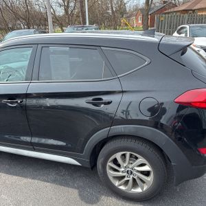 HYUNDAI TUCSON SE PLUS - 6