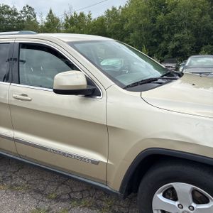 2011 JEEP GRAND CHEROKEE LAREDO — миниатюра 13