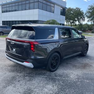 2025 KIA CARNIVAL LXS photo 8