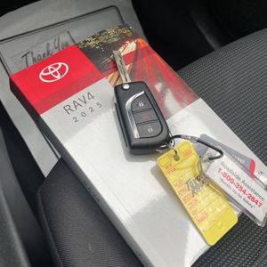 2025 Toyota RAV4 LE — миниатюра 53