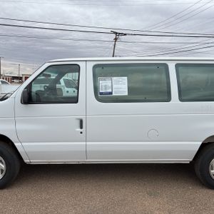 Ford Club Wagon XL - 4