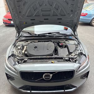 صورة مصغرة 46 لـ 2024 Volvo S60 B5 CORE DARK THEME