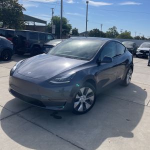 TESLA MODEL Y LONG RANGE - 1