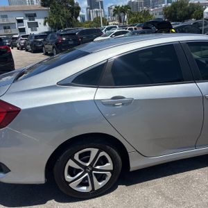 2018 Honda CIVIC LX — фото 9