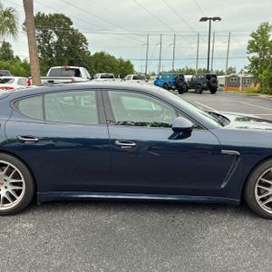 2015 Porsche PANAMERA 4 photo 9