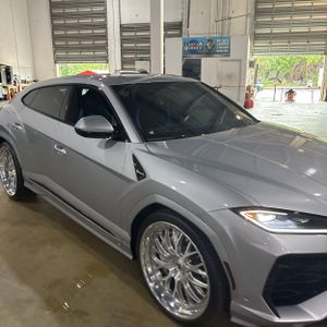 2025 Lamborghini URUS SE — миниатюра 13