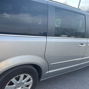 CHRYSLER TOWN AND COUNTRY TOURING - 9