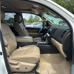 2010 Toyota SEQUOIA SR5 — фото 37