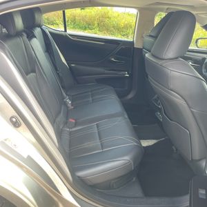 صورة 34 لـ 2019 Lexus ES 300H LUXURY