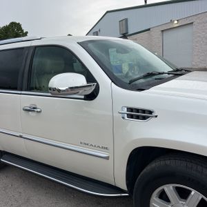 2010 Cadillac ESCALADE BASE — миниатюра 13