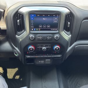 صورة 36 لـ 2020 Chevrolet SILVERADO 1500 RST