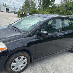 2011 Nissan VERSA 1.8S — фото 2