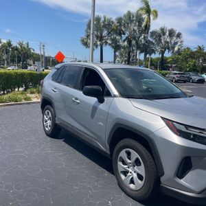 2024 Toyota RAV4 LE 缩略图 13