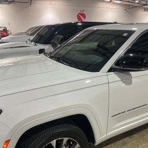 صورة 2 لـ 2023 JEEP GRAND CHEROKEE OVERLAND