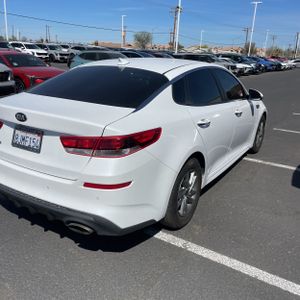 KIA OPTIMA LX - 8