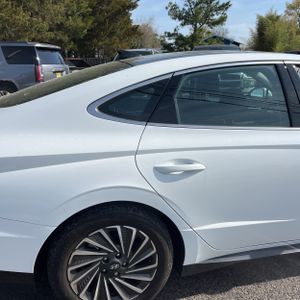 HYUNDAI SONATA HYBRID LIMITED - 9