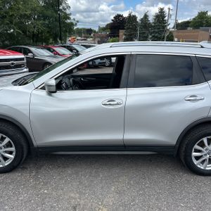 2018 Nissan ROGUE SV — фото 4