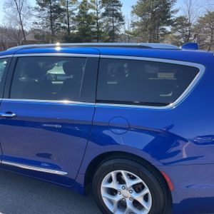 CHRYSLER PACIFICA TOURING L - 6