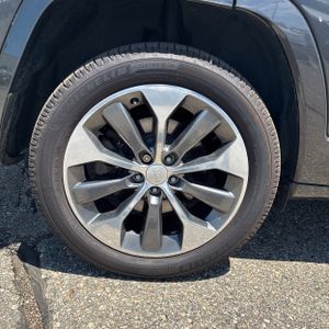 صورة مصغرة 19 لـ 2019 JEEP CHEROKEE OVERLAND