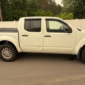 2017 Nissan FRONTIER SV thumbnail 11