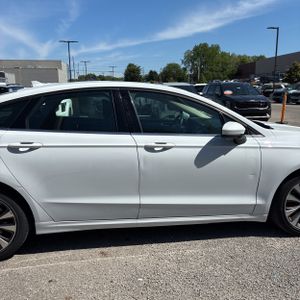 FORD FUSION SE - 10