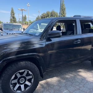 صورة 2 لـ 2020 Toyota 4RUNNER SR5