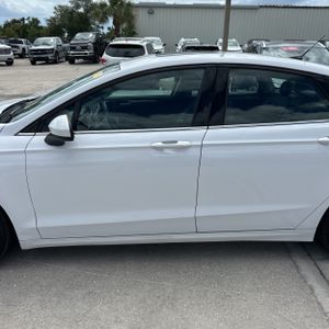 FORD FUSION HYBRID SE - 4