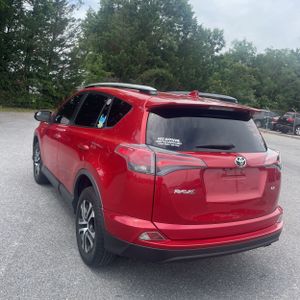2017 Toyota RAV4 LE photo 5