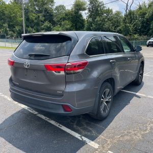 صورة 8 لـ 2018 Toyota HIGHLANDER LE