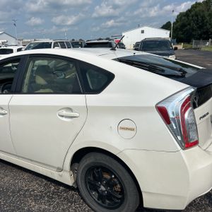صورة 6 لـ 2012 Toyota PRIUS TWO