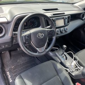 2017 Toyota RAV4 LE — миниатюра 35