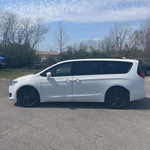 CHRYSLER PACIFICA TOURING L PLUS - 3