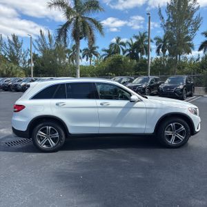 MERCEDES-BENZ GLC - 10