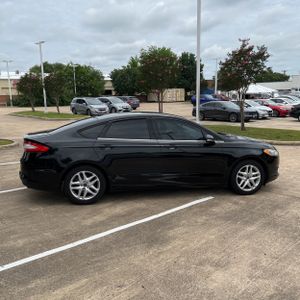 FORD FUSION SE - 10